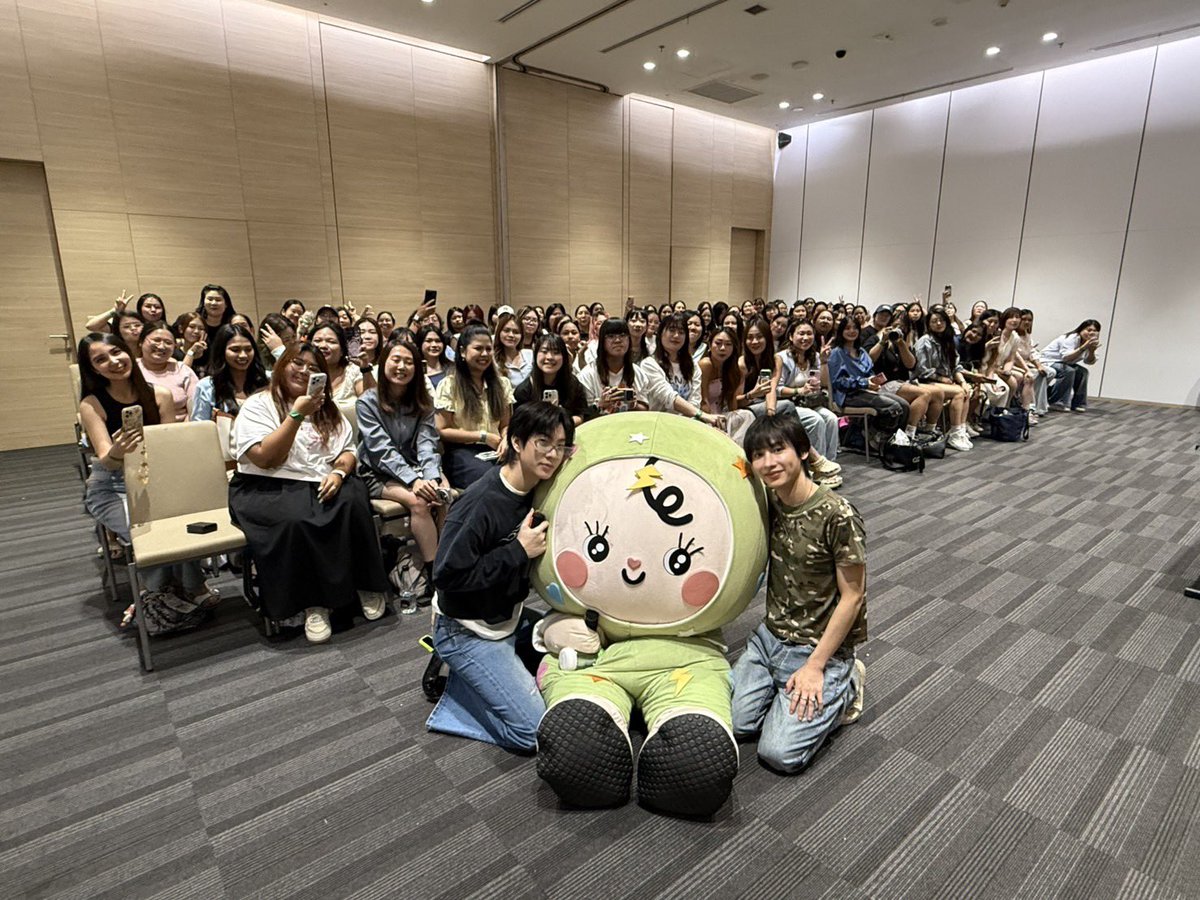 GmmtvShop's tweet photo. ออฟ-กัน และ BABII ขอบคุณทุกคนที่มาร่วมกิจกรรม Fan Sign ของพวกเรา ในงานมหกรรมนิยายแห่งชาติ 2026 วันนี้นะครับ

@off_tumcial @AtthaphanP  
@BABII_GMMTV 

#งานมหกรรมนิยายนานาชาติ2026xOffGun
#GMMTV https://t.co/gxDknk5tKd