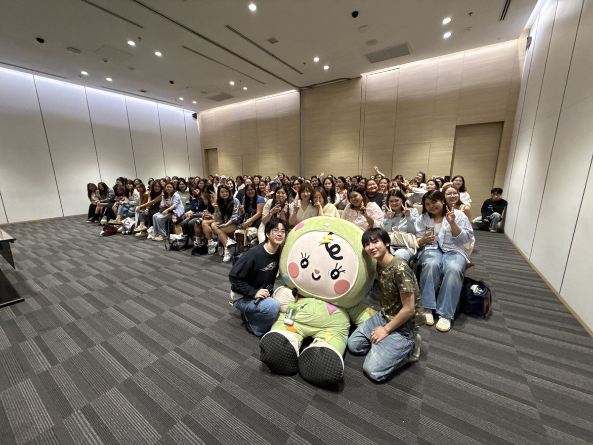 GmmtvShop's tweet photo. ออฟ-กัน และ BABII ขอบคุณทุกคนที่มาร่วมกิจกรรม Fan Sign ของพวกเรา ในงานมหกรรมนิยายแห่งชาติ 2026 วันนี้นะครับ

@off_tumcial @AtthaphanP  
@BABII_GMMTV 

#งานมหกรรมนิยายนานาชาติ2026xOffGun
#GMMTV https://t.co/gxDknk5tKd