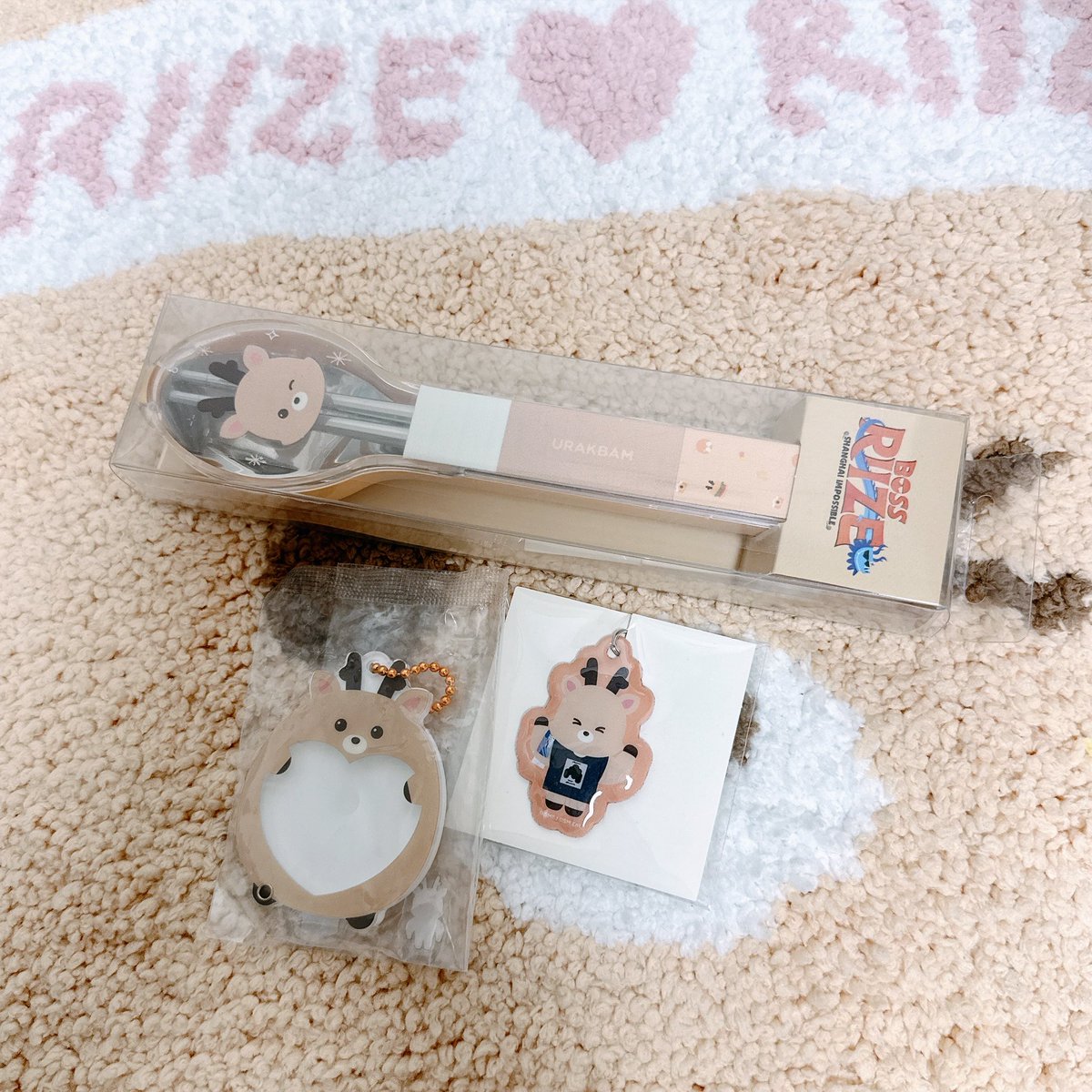 may01319132's tweet photo. ˚₊‧꒰ა ໒꒱ ‧₊˚

엠디 정리 하다가 2개씩 있는 것들 있어서 
나눔 이벵 할게요 팔로우 안하셔도 되고요! 
#RT 만 해주시면 돼용 

➭ 보스라이즈 수저+ 랜덤토이+ 샤카샤카
    한 분께!! 배송비도 물론 제가! 
➭ 당발은 다음 주 자려고 눕다가….갑자기..! 
할게요!🫶🏻

#라이즈 #RIIZE https://t.co/cSHMkMCUMD