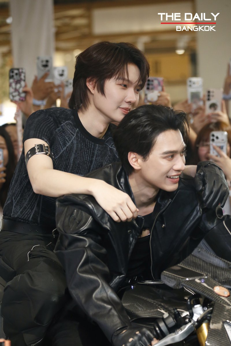 thedailybkk's tweet photo. Fighter & Biker คู่นักซิ่งสุดหวาน 'เก่ง-น้ำปิง' ในงานเปิดตัว Correct to Conquer พร้อมเปิดตัว Blue Corrector ตัวช่วยใหม่เพื่อผิวไบรต์

KNP CORRECT TO CONQUER

#BEAUTILABxKENGNAMPING
#KengNamping #เก่งน้ำปิง
#BEAUTILABxKengNampingCorrectToConquerFansEvents 
 #เก่งทุกการปกปิดมั่นใจในปาดเดียว
#KengHarit #nampingster