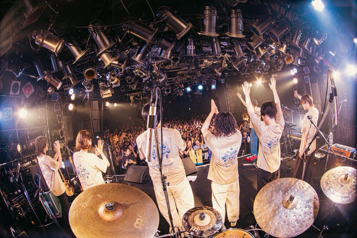 1st_love_is's tweet photo. メジャーデビューをお伝えした日でした。
ありがとう。

フルアルバムとワンマンツアーの予約も始まりました。
また一緒に楽しみましょうね。

2026.07.24 Fri.
#FLiNR S/S TOUR 2026 "LEAP OUT"
at SHIBUYA CLUB QUATTRO

support: Tp・大泊 久栄 @hi_otmr
Sax・古川 翼@tsubasax_3322

Photo:Mika IChikawa @mika__0808 

10/7（Wed）Release. 
1st Full Album『W.O.R.K.S.』  
予約中→ https://t.co/DfMVT2qZYT

#FLiNR ONE-MAN TOUR  26-27  "W.O.R.K.S."  
最速先行中▶︎https://t.co/txn7SVQv28

▪️2026年 
・11月7日（土）札幌・VyPass　　　 
・11月20日（金）福岡・The Voodoo Lounge 
・11月27日（金）名古屋・JAMMIN'   
・12月13日(日）大阪・BIGCAT  

▪️2027年 
・1月10日（日）東京・Zepp Shinjuku 
・1月30日（土）札幌・PENNY  LANE24