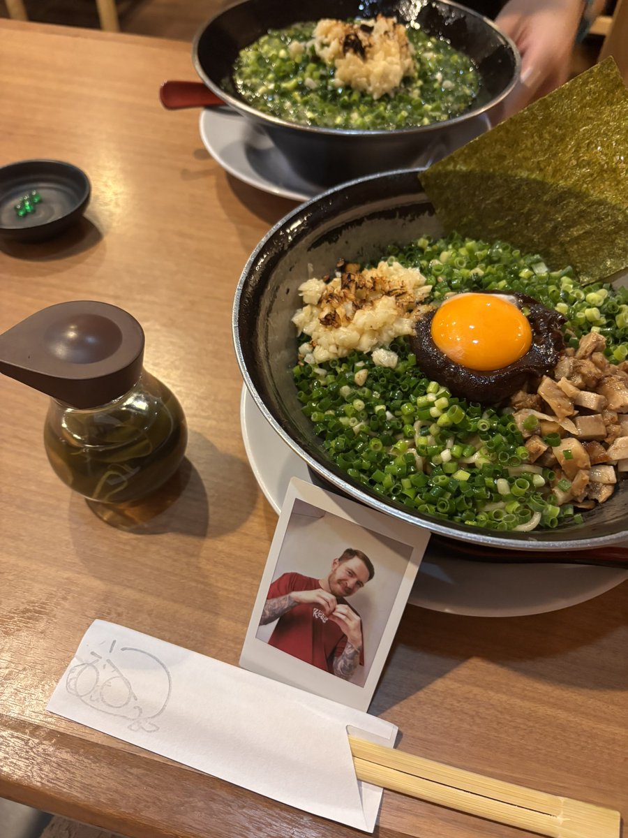 ena__15's tweet photo. 月イチでは いってるであろう、ばってん親父🍜

最近わたしは豚骨からまぜそば甘口を
頼むようになりました🍜🥚✨
明るい店員さんと美味しい🍜で、いつもしあわせな時間を過ごしてます✨

🏀始まったらもっと頻繁に食べるだろうし、そろそろ常連さん入りできるかな？☺️ 
アウダもしっかり連れて♡ https://t.co/5yy8ImAqSm