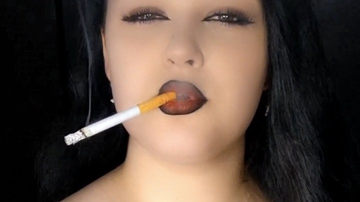 Anna3h4k's tweet photo. Fresh upload: Chain smoking Marlboro Reds 100s 🔥 Only $8.99
👉 https://t.co/CMfk5R3CCA
#SMOKING #Smoking #MarlboroRed #Marlboro100s #100sCigarettes #RedLips #RedLipstick #BigBreasts #LargeBreasts #Voluptuous #VoluptuousWoman #SheerTop #Lingerie #RedBra #FemaleSmoker... https://t.co/MNZPDgmGQx
