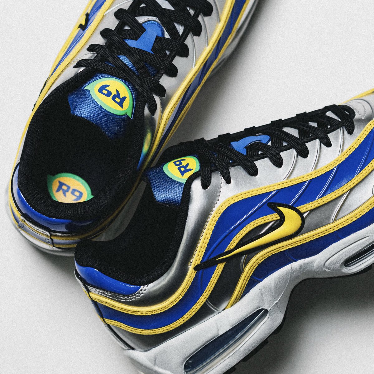 110slad's tweet photo. Nike Air Max 95 “Joga Bonito”

Colour: Black/Light Graphite/Anthracite/Neon Yellow
SKU: IO1753-003

Colour: Metallic Silver/Varsity Maize/Varsity Royal/Black
SKU: IX8646-001

📸: A+S Official https://t.co/b7Z3e7xfHW