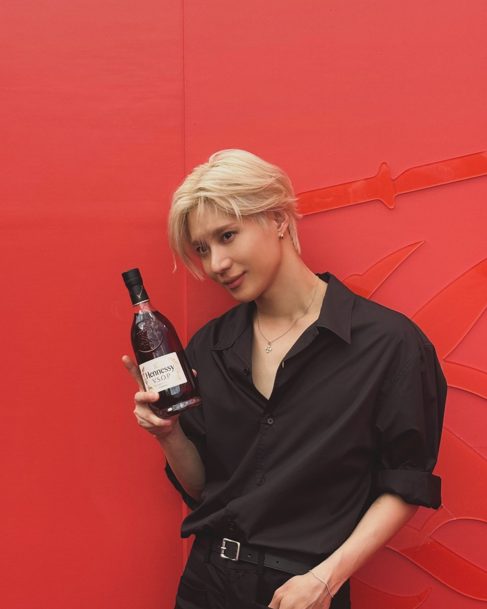 Loya_Taemint's tweet photo. 260725 xoalsox ig update

“Vibing with Hennessy”

#TAEMIN #태민 #テミン https://t.co/ImgduBlqIF