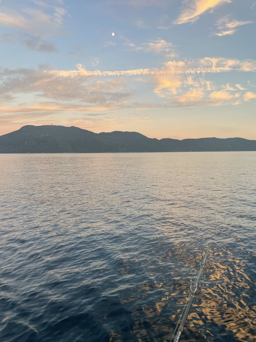 banipo13's tweet photo. 急遽釣りに行りへ！
海の上あっついけど気持ちいい〜 https://t.co/y1O553MpgE