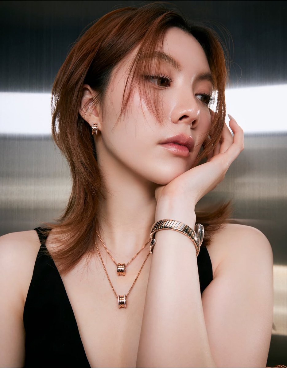 KMayaKwangbae's tweet photo. น้องออม กับ Be BOLD, B.zero1 คือ เริ่ดเลย
สมมงลูกสาวบ้านงู ความสวยแพง สวยดุ 🫠

#BvlgariPartner
#ormkornnaphat #ออมกรณ์นภัส https://t.co/Jgz0WqNkso