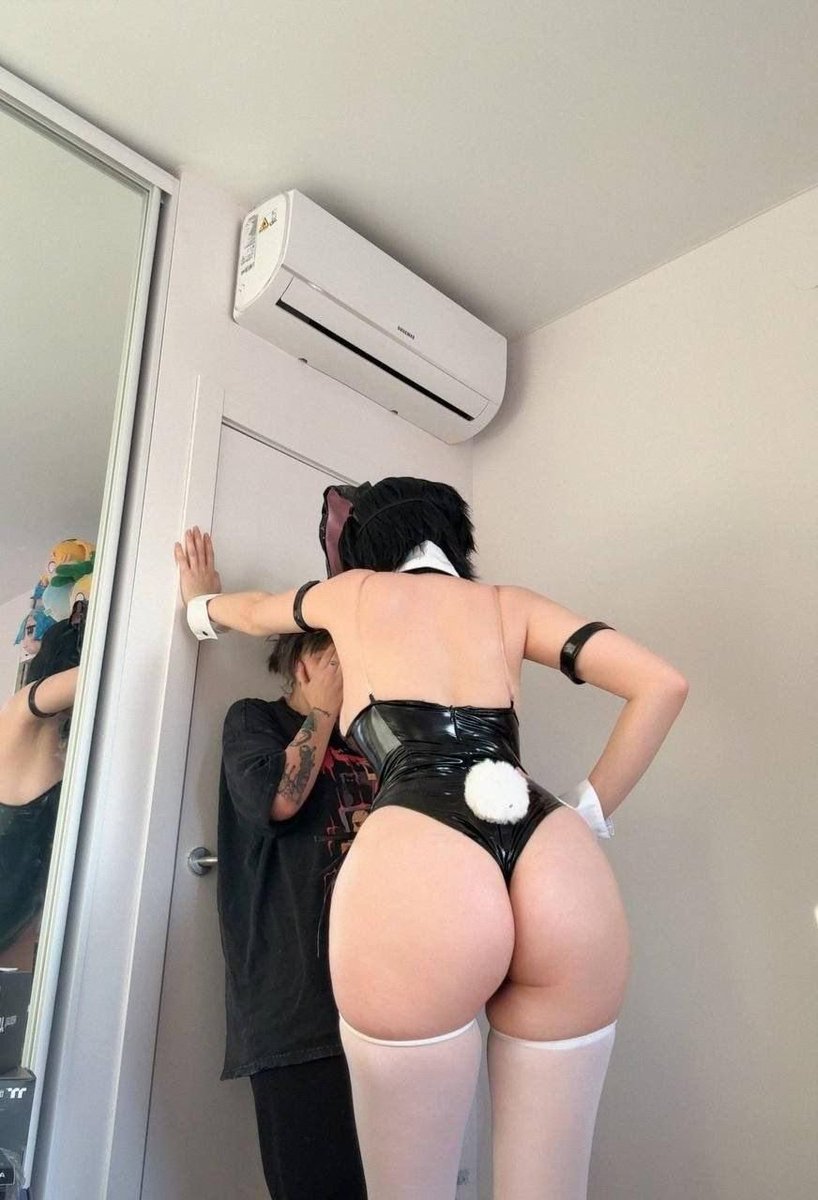 shadory_cos's tweet photo. kabedon from the bunny girl (｢• ω •)｢ https://t.co/vICH3dmIA9