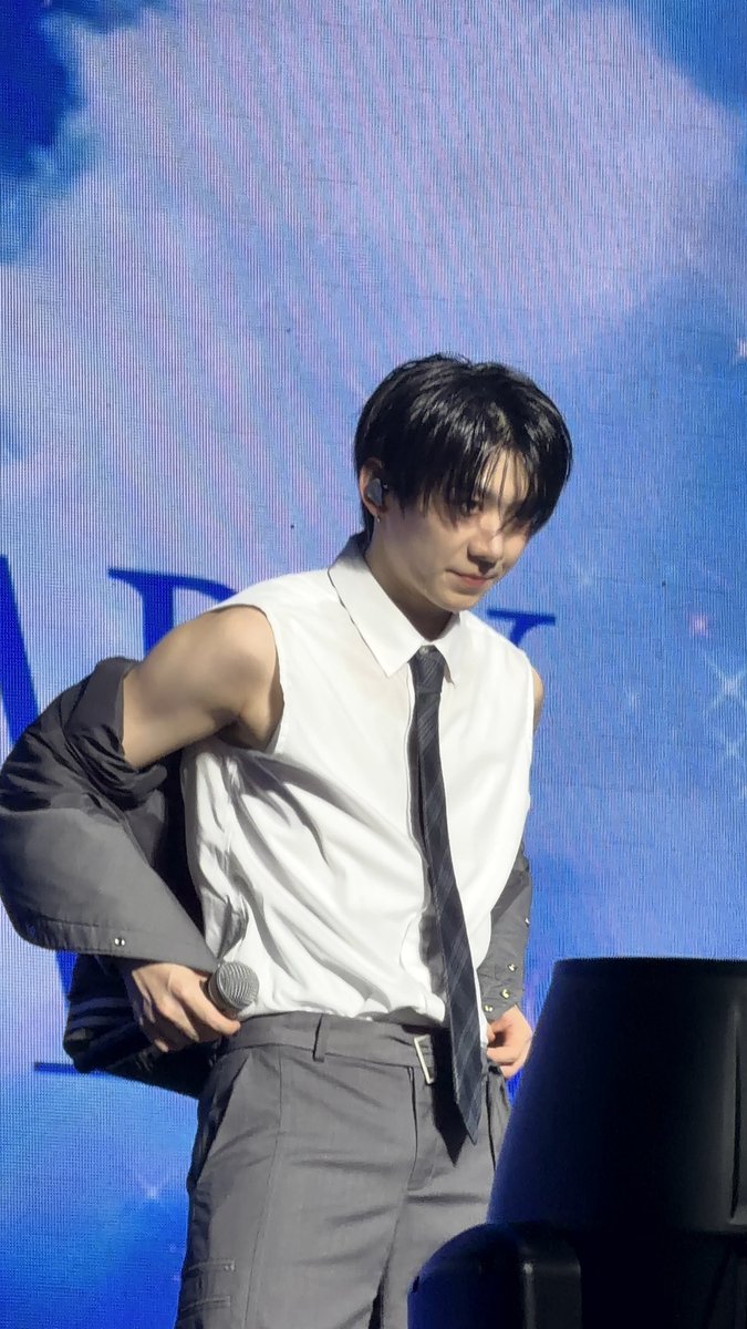 haniiangl's tweet photo. WTF WTF https://t.co/omDB2yPoQE