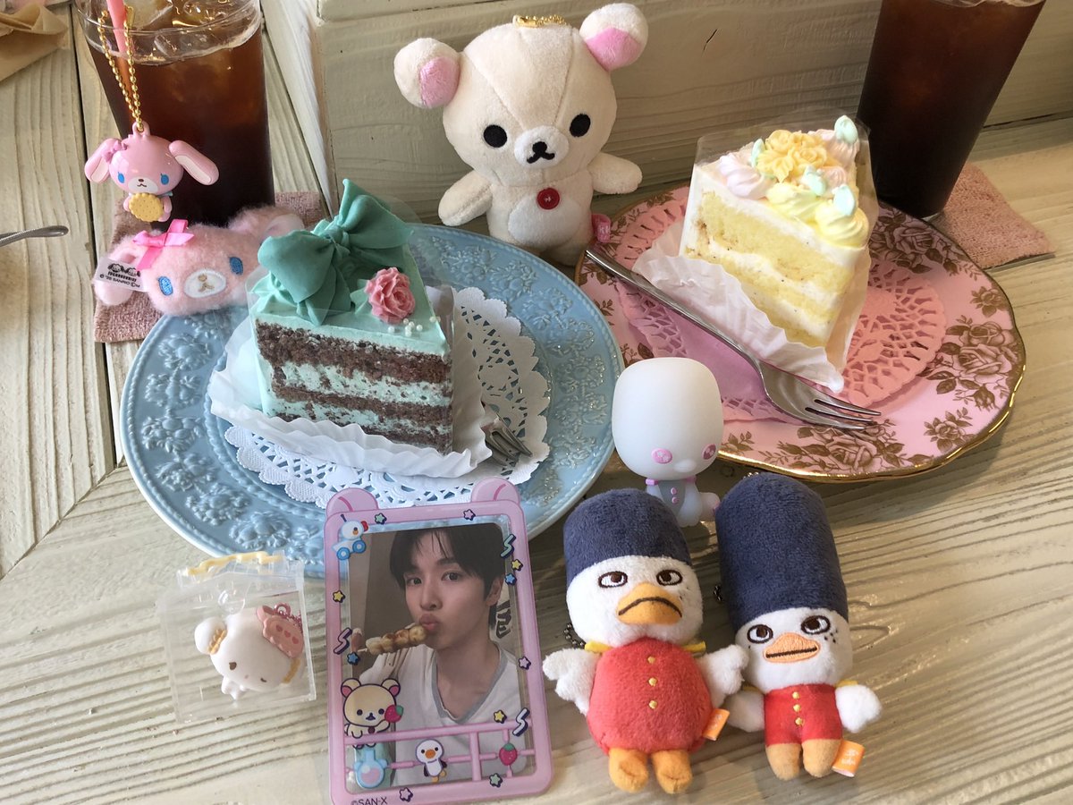 cookie2andcream's tweet photo. 📍연남 아네모네시

케이크가 맛있고 실바니안이 귀여워요 ㅎㅎ https://t.co/JurVKI5n5m