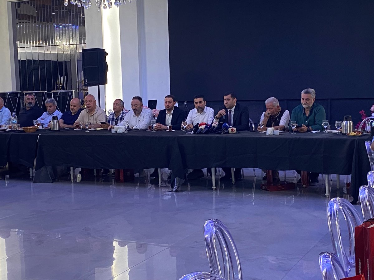 MhpKayseri38's tweet photo. Kayseri Milletvekilimiz Sayın Baki Ersoy ve İl Başkanımız Sayın Enes Ertuğrul Kalın, 24 Temmuz Gazeteciler ve Basın Bayramı münasebetiyle Kayseri Gazeteciler Cemiyeti tarafından düzenlenen kahvaltı programına katılım sağladı.

Gerçekleştirilen basın toplantısında ülke ve şehir gündemine ilişkin önemli konular ele alınarak değerlendirmelerde bulunuldu.

Milletimizin doğru, tarafsız ve güvenilir bilgiye ulaşması için büyük bir özveriyle görev yapan, kamuoyunun sesi olan tüm basın mensuplarımızın 24 Temmuz Gazeteciler ve Basın Bayramı'nı kutluyor, çalışmalarında başarılar diliyoruz. @bakiersoymhp @enesertugrulk