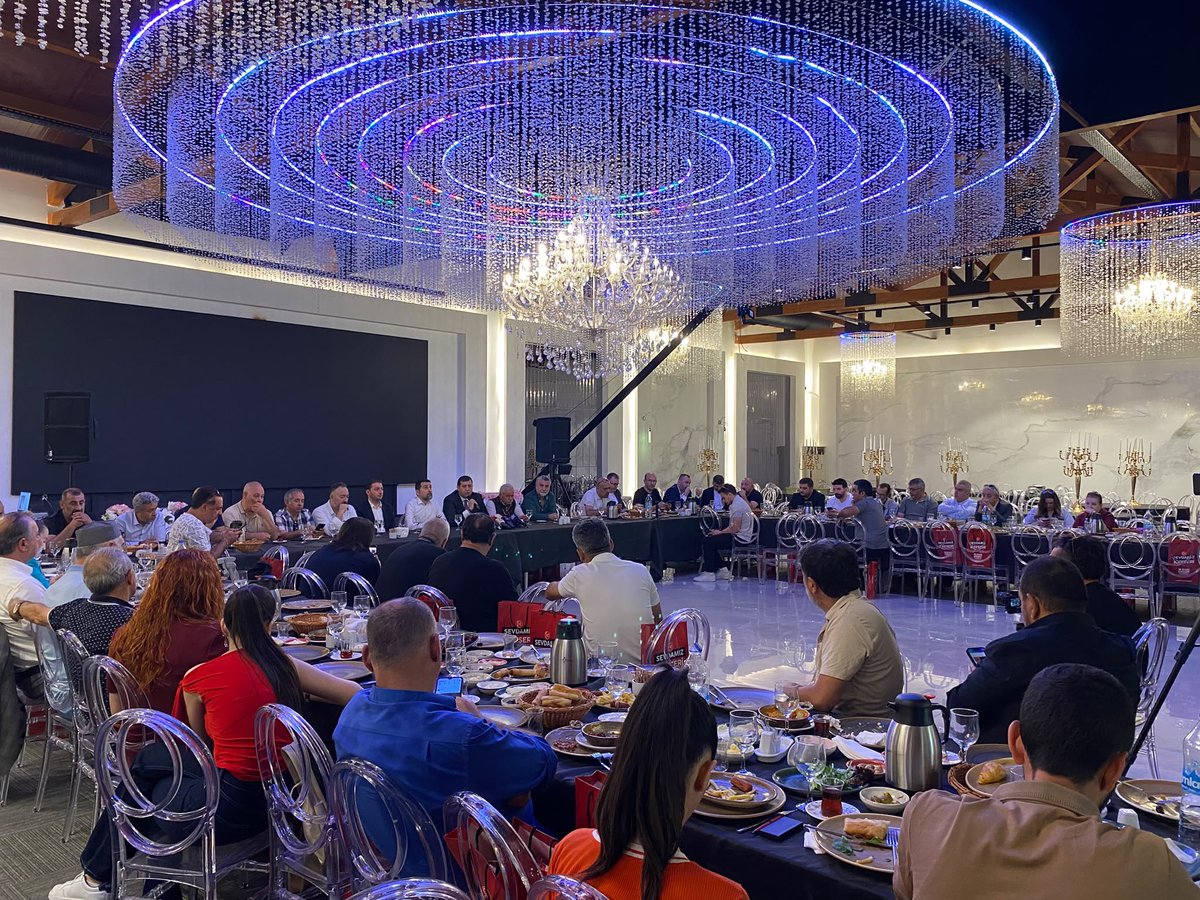 MhpKayseri38's tweet photo. Kayseri Milletvekilimiz Sayın Baki Ersoy ve İl Başkanımız Sayın Enes Ertuğrul Kalın, 24 Temmuz Gazeteciler ve Basın Bayramı münasebetiyle Kayseri Gazeteciler Cemiyeti tarafından düzenlenen kahvaltı programına katılım sağladı.

Gerçekleştirilen basın toplantısında ülke ve şehir gündemine ilişkin önemli konular ele alınarak değerlendirmelerde bulunuldu.

Milletimizin doğru, tarafsız ve güvenilir bilgiye ulaşması için büyük bir özveriyle görev yapan, kamuoyunun sesi olan tüm basın mensuplarımızın 24 Temmuz Gazeteciler ve Basın Bayramı'nı kutluyor, çalışmalarında başarılar diliyoruz. @bakiersoymhp @enesertugrulk
