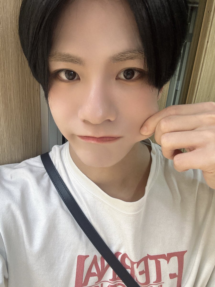 official_DXTEEN's tweet photo. [#谷口太一]
谷口は右ほっぺの方がのびるみたいです

#DXTEEN #TANIGUCHITAICHI https://t.co/GbCRfwa2BB