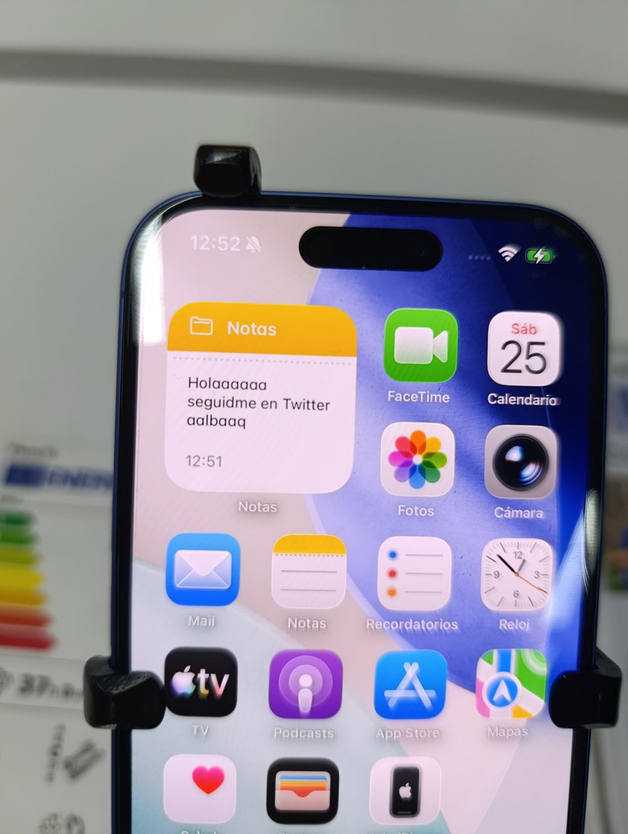 aalbaaq's tweet photo. mi prosimo ifone ke nadie lo compre o lo mato https://t.co/ltEsIHKadd