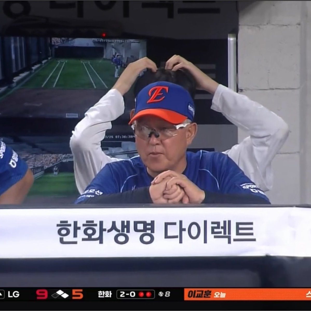 positiveyagu's tweet photo. 아니시박 순간적으로  김경문이 덕아웃에서 하트하고잇는줄 알고  소리지름 https://t.co/QXrB285Jxh