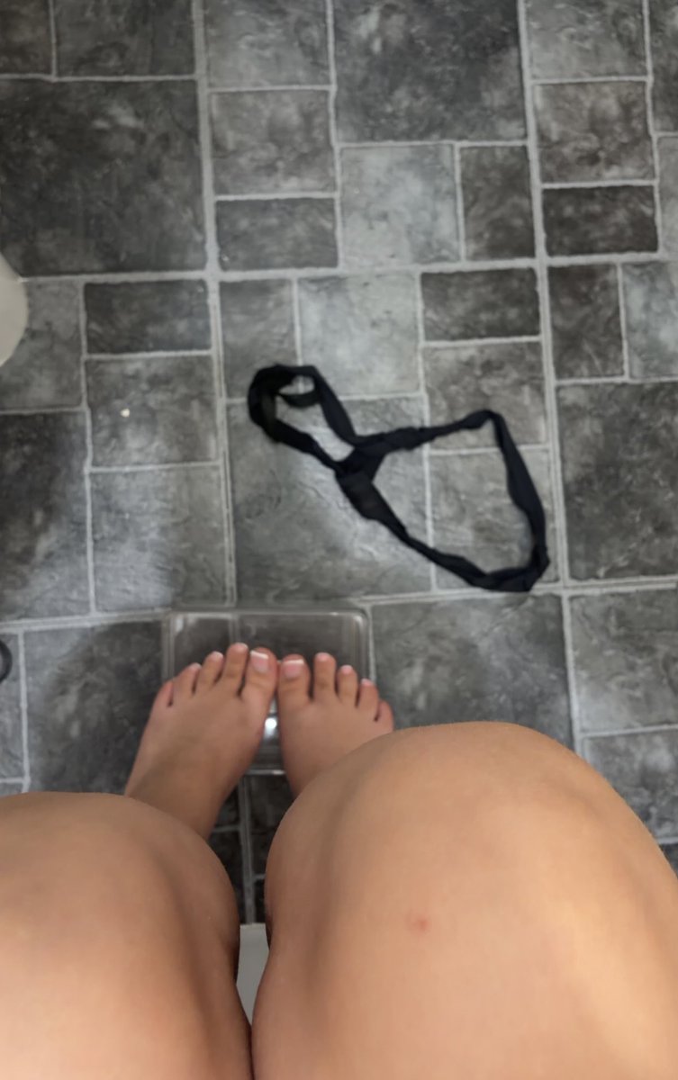 EllieRsells's tweet photo. I’m a uk baby so only just finding out about the squatty potty 🤑

Telegram: ellieRxo 

#findomdrain #feet #feetfetısh #feetworshi̇p #sellingcustom https://t.co/JPfhe8PuzQ