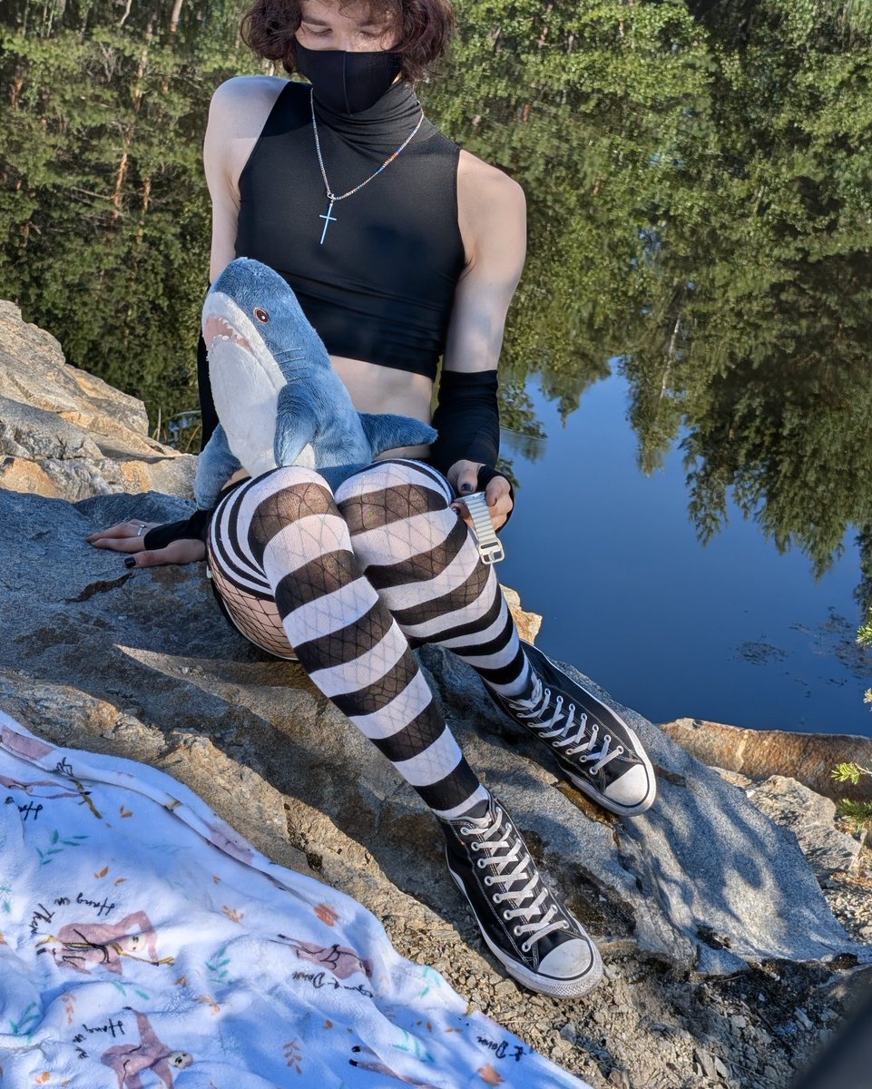 Nyarkiel's tweet photo. It was scary at night, but the morning... The morning was beautiful

#femboy #femboyfriday https://t.co/lLPLmchhUw