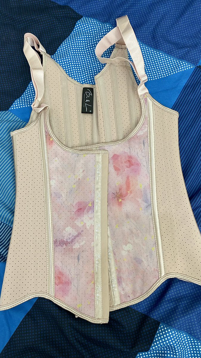 Atikakikia's tweet photo. Adakah yang mau beli korset cikor inii? Ukuran S, panjang 28 cm ada extender. Aku baru banget beliii, dijual karena aku ga muat, pingin upsize🥲 Harga 200k ajaa https://t.co/rFq5MypmaZ
