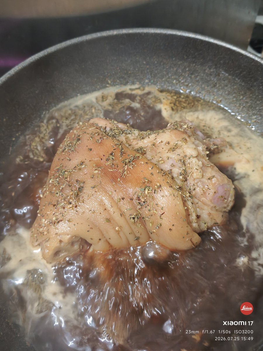 TinHoBlogger's tweet photo. 7/25（土）
👨🏼‍🍳いただきます！今晩の飯ない、生姜焼の手羽中、豚のすね肉とほうれん草だけの夕食🫰😋😋

#美味しい
#夕食 
#豚肉 
#鶏肉 
#ほうれん草 https://t.co/OcEXEnO7qv