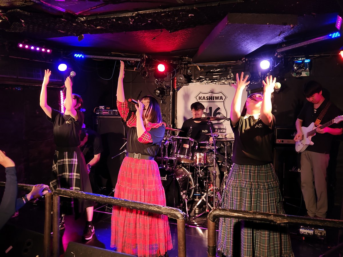 kuma_kumakoton's tweet photo. おわかりいただけただろうか···😍
まおちゃんがボブになってることに···
あずちゃんがポニーテールであることに···
 #ボブ好き
 #ポニーテール好き https://t.co/QvoKVEtmlI