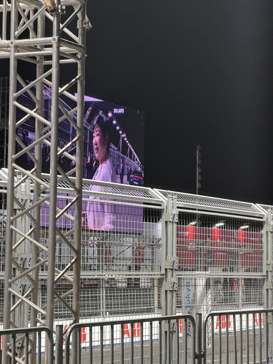 cyusuke816's tweet photo. フォーミュラE ナイトレース

雨も大丈夫そうだし、涼しくてとっても快適😂 https://t.co/6hxrtqDemG