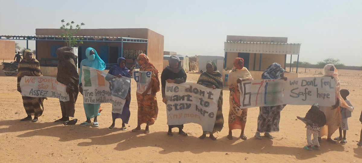 refugeesniger's tweet photo. 🆘Day 671 of peaceful protest.
‼️ Despite the violations suffered by @Refugees at the #Agadez humanitarian center in Niger🇳🇪 this indicates a flaw in humanitarian organizations.
@UNHumanRights @UNICEF @UNGeneva @TedrosGottaGo @AlinaCobirlau @BeltramoPaolo https://t.co/gJanu7vj3i