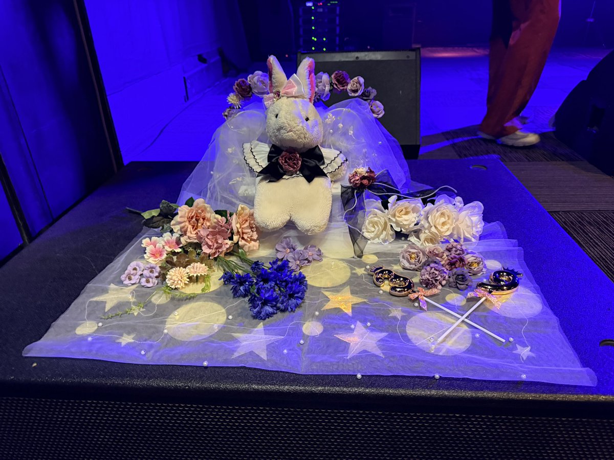 hs_wonder's tweet photo. 鶴舞デイトリップにて「うしおゆりな生誕祭」に行ってきたぞ😆😊！歳を重ねてますますイイオンナになっているゆりなさん、そして演者の皆さんのステージに癒されてました😊チェキはうしおゆりなさんと桃奈りさこさん♪
#うしおのなかまたち https://t.co/L9ydDCpWLw