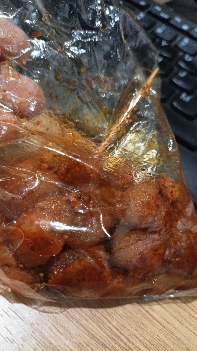 Yoonreign1111's tweet photo. Definisi makanan nikmat tapi menyakitkan  
Btw coba tebak ini apa? https://t.co/zsMxjcLKDb