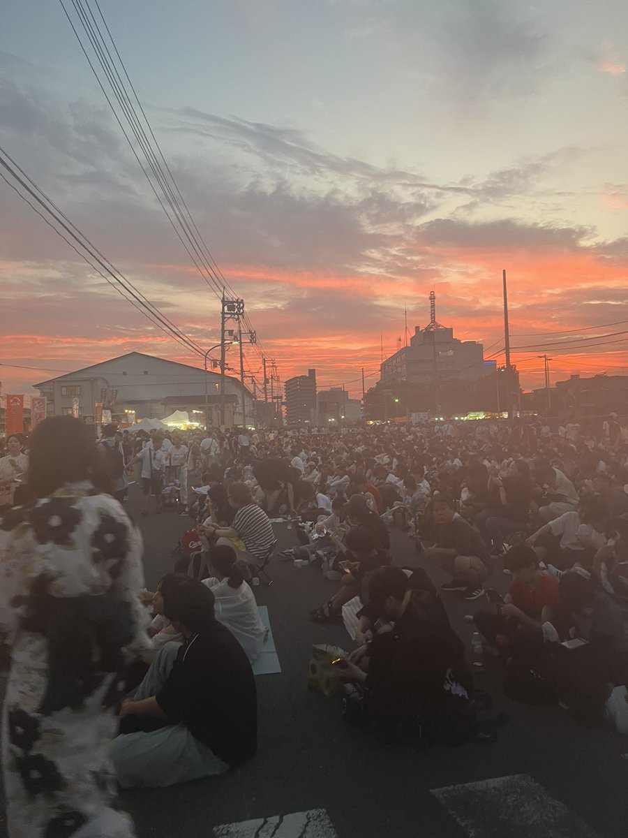 tkido4's tweet photo. 花火大会はいつも人混みで歩くのが大変です
振り向いて撮った写真がこれ
何が何やらわかりませんがただただ人混み

#花火大会 https://t.co/NwkwalUbMl