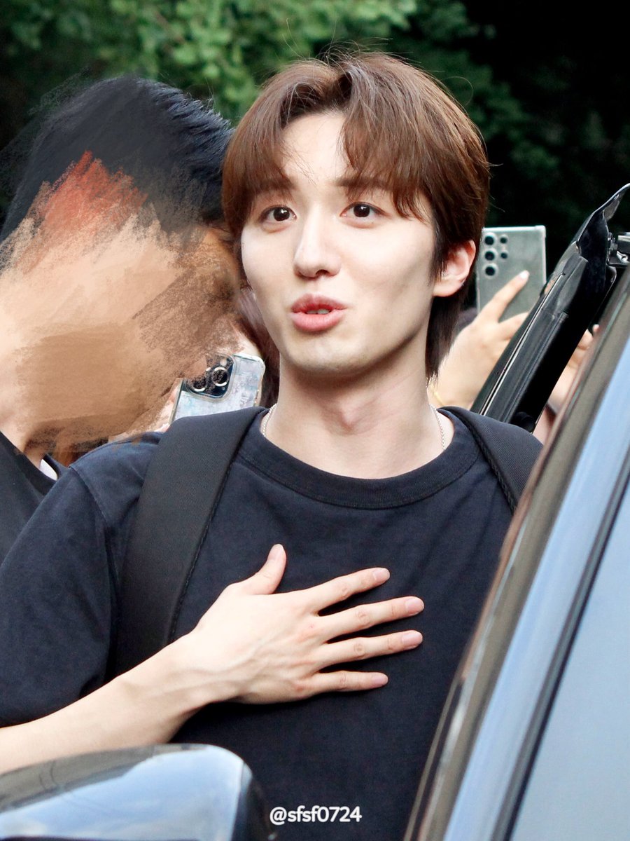 sfsf0724's tweet photo. 260725 죽은시인의사회 퇴근

대학생 같아ㅠ 너무 기여워💕

#SF9 #찬희 #CHANI #チャニ https://t.co/x3G1nXQ3cU