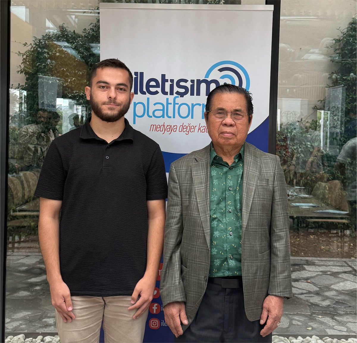 Ahmad___Kanjo's tweet photo. Güney Filipinler’deki Moro İslami Kurtuluş Cephesi (MILF) Başkanı Hacı Murad İbrahim ile. https://t.co/OxspfV4uJn