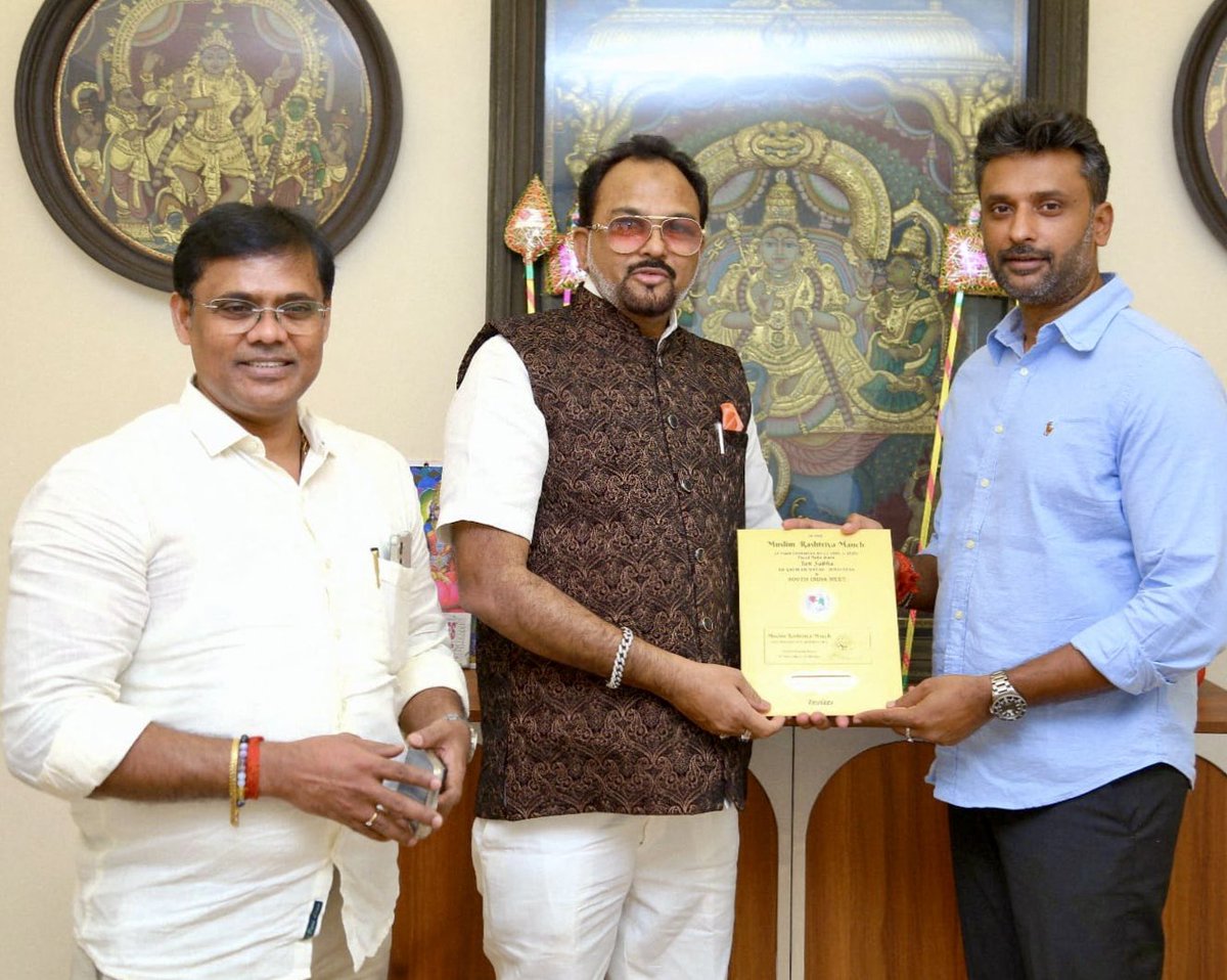 VinojBJP's tweet photo. Met with the Chief priest of the Shridi Sai baba temple, and members of the Muslim rashtriya Manch at Chennai 
 Discussed various subjects and the on going situation. @PMOIndia @HMOIndia @RSSorg https://t.co/sxm1esJ24j
