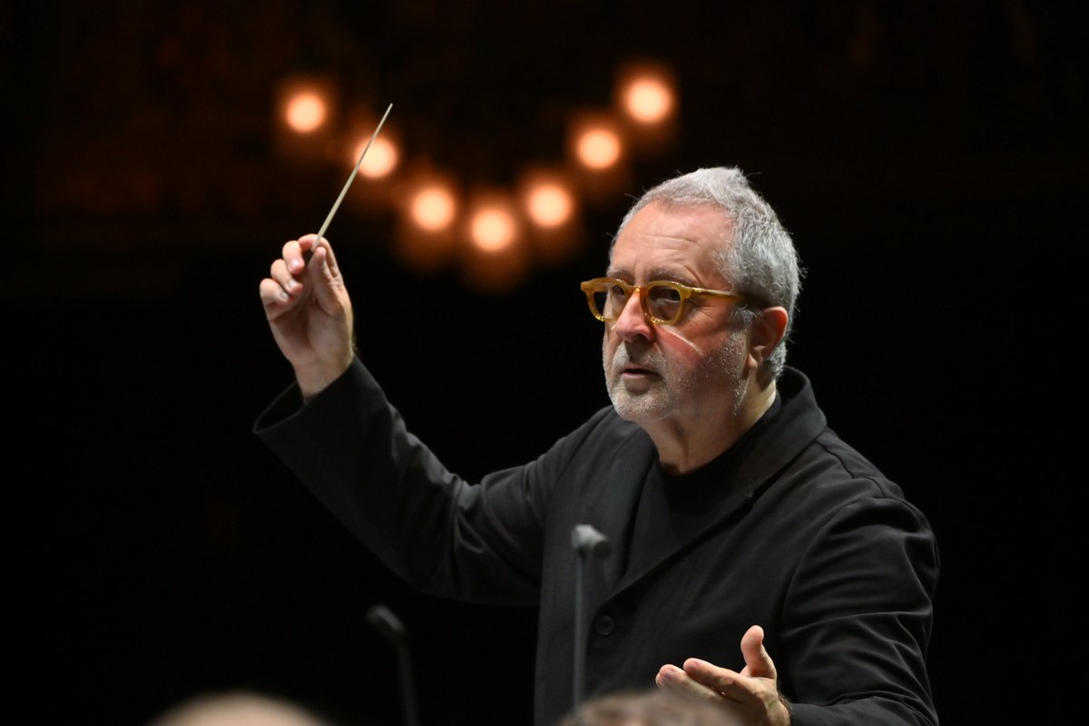ocnesp's tweet photo. El Coro Nacional de España cerró ayer la Temporada 25/26 interpretando la emblemática Sinfonía núm. 8 «De los mil» de Gustav Mahler en el concierto de despedida del maestro @ConductorPons como director musical del Gran Teatre del Liceu @Liceu_cat. https://t.co/wST6kXQwUI