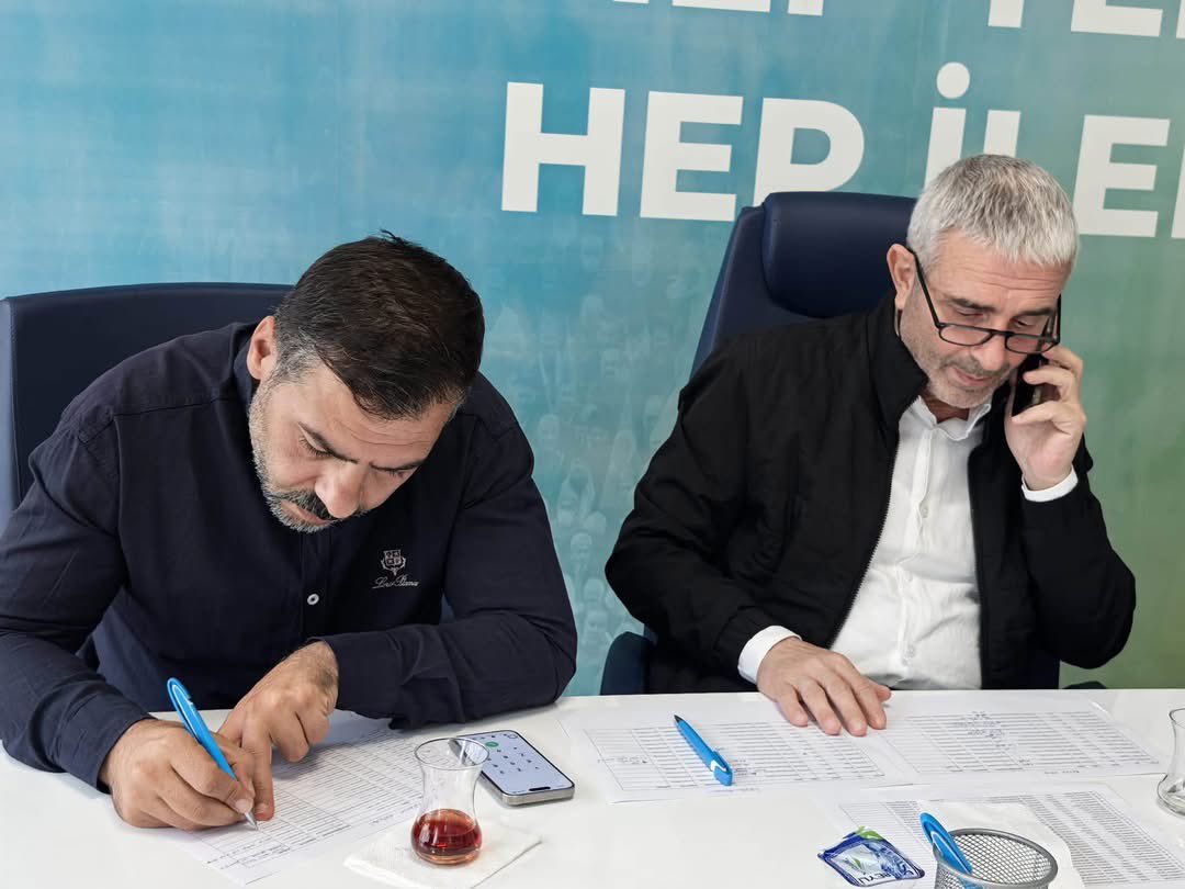 recepkayatr's tweet photo. Bir telefon, bir sohbet, bir gönül… 📞❤️

İl Yöneticimiz Halil İbrahim Arslan, İlçe Gençlik Kolları Başkanımız Bilal Durmuş Kurt, İlçe Kadın Kolları Başkanvekilimiz İpek Şahin ve teşkilatımızın kıymetli yöneticileriyle birlikte hemşehrilerimizle iletişim kuruyor, gönül bağlarımızı güçlendiriyoruz.

Biz büyük bir aileyiz.

#AkPartiGebze