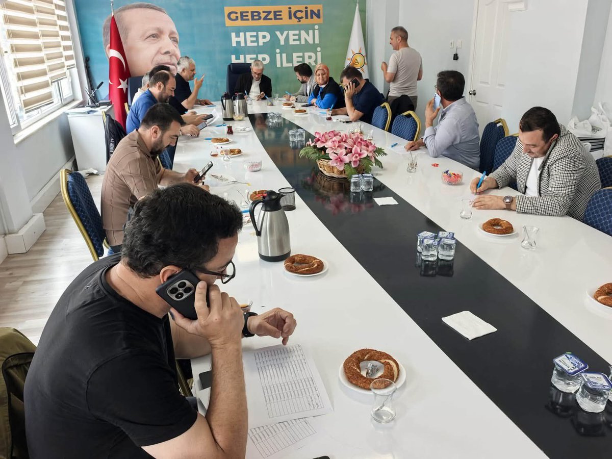 recepkayatr's tweet photo. Bir telefon, bir sohbet, bir gönül… 📞❤️

İl Yöneticimiz Halil İbrahim Arslan, İlçe Gençlik Kolları Başkanımız Bilal Durmuş Kurt, İlçe Kadın Kolları Başkanvekilimiz İpek Şahin ve teşkilatımızın kıymetli yöneticileriyle birlikte hemşehrilerimizle iletişim kuruyor, gönül bağlarımızı güçlendiriyoruz.

Biz büyük bir aileyiz.

#AkPartiGebze