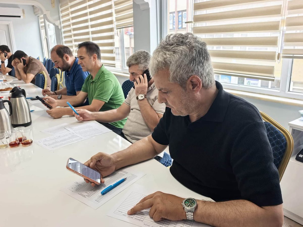 recepkayatr's tweet photo. Bir telefon, bir sohbet, bir gönül… 📞❤️

İl Yöneticimiz Halil İbrahim Arslan, İlçe Gençlik Kolları Başkanımız Bilal Durmuş Kurt, İlçe Kadın Kolları Başkanvekilimiz İpek Şahin ve teşkilatımızın kıymetli yöneticileriyle birlikte hemşehrilerimizle iletişim kuruyor, gönül bağlarımızı güçlendiriyoruz.

Biz büyük bir aileyiz.

#AkPartiGebze