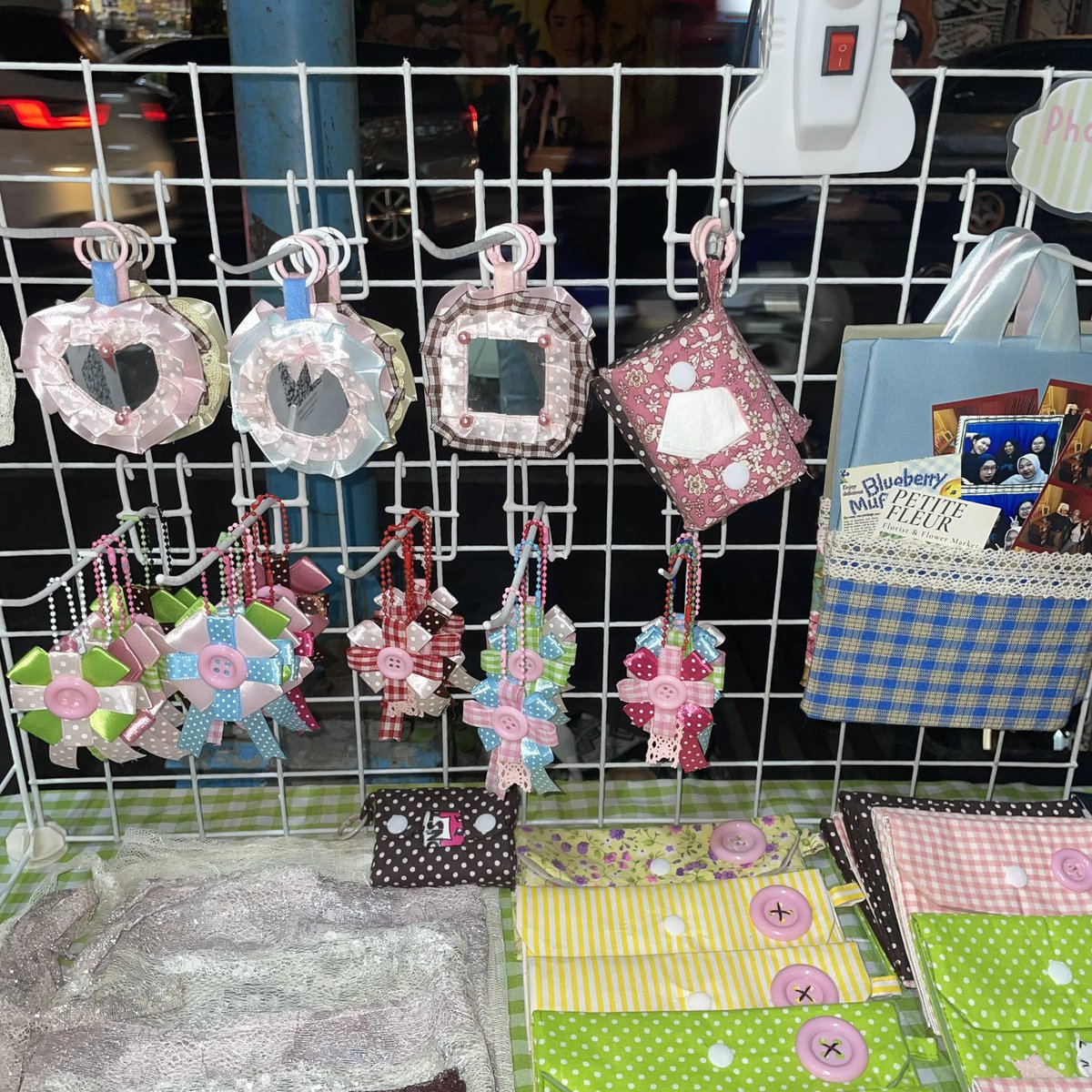 loveabeadss's tweet photo. wts pouch dan keychain imup (bisa splitpay) https://t.co/mToFgnYbML