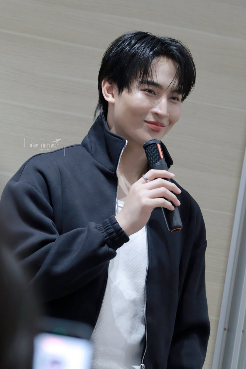 OhmThitiwatOFC's tweet photo. พี่โอห์มครับ มางานแฟนไซน์ครับ หล่อครับ 🫠

3RD FANSIGN WITH OHMPOON

#งานมหกรรมนิยายนานาชาติ2026xOhmPoon https://t.co/LP7TjmQaun