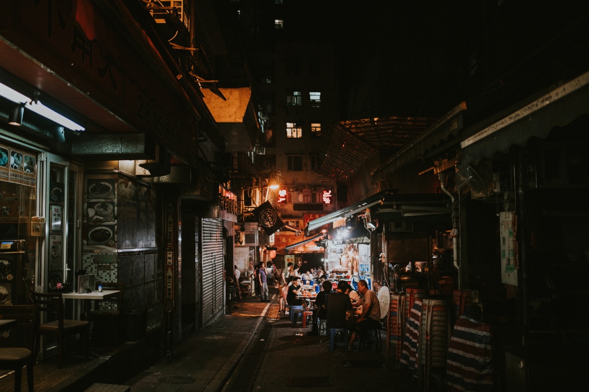 Truebird8's tweet photo. Late night cravings sorted: warm miso soup + fluffy rice at the tiny street stall—just what the tired midnight wanderer needs. https://t.co/4MsfEh5bUj