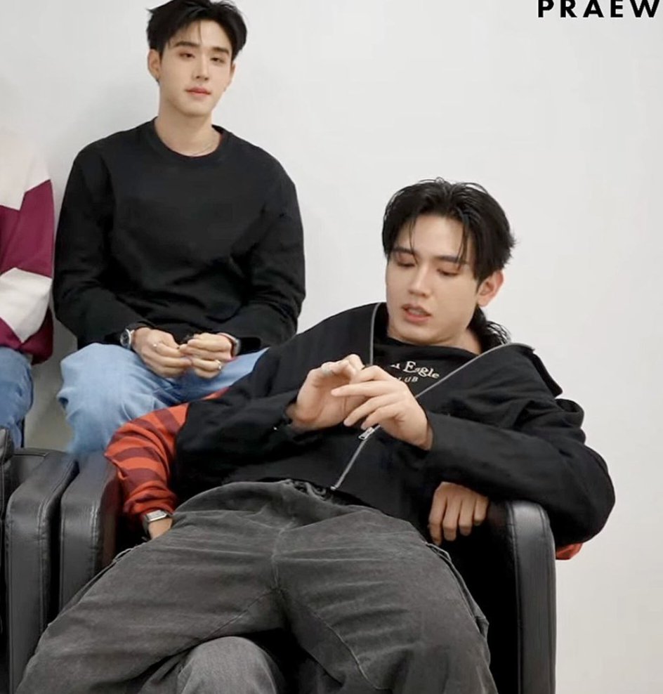 polcadiaries2's tweet photo. Where is Tay Tawan ? 
— Picture Edition 

#TayNew #เตนิว https://t.co/HaHbNcs1Vy