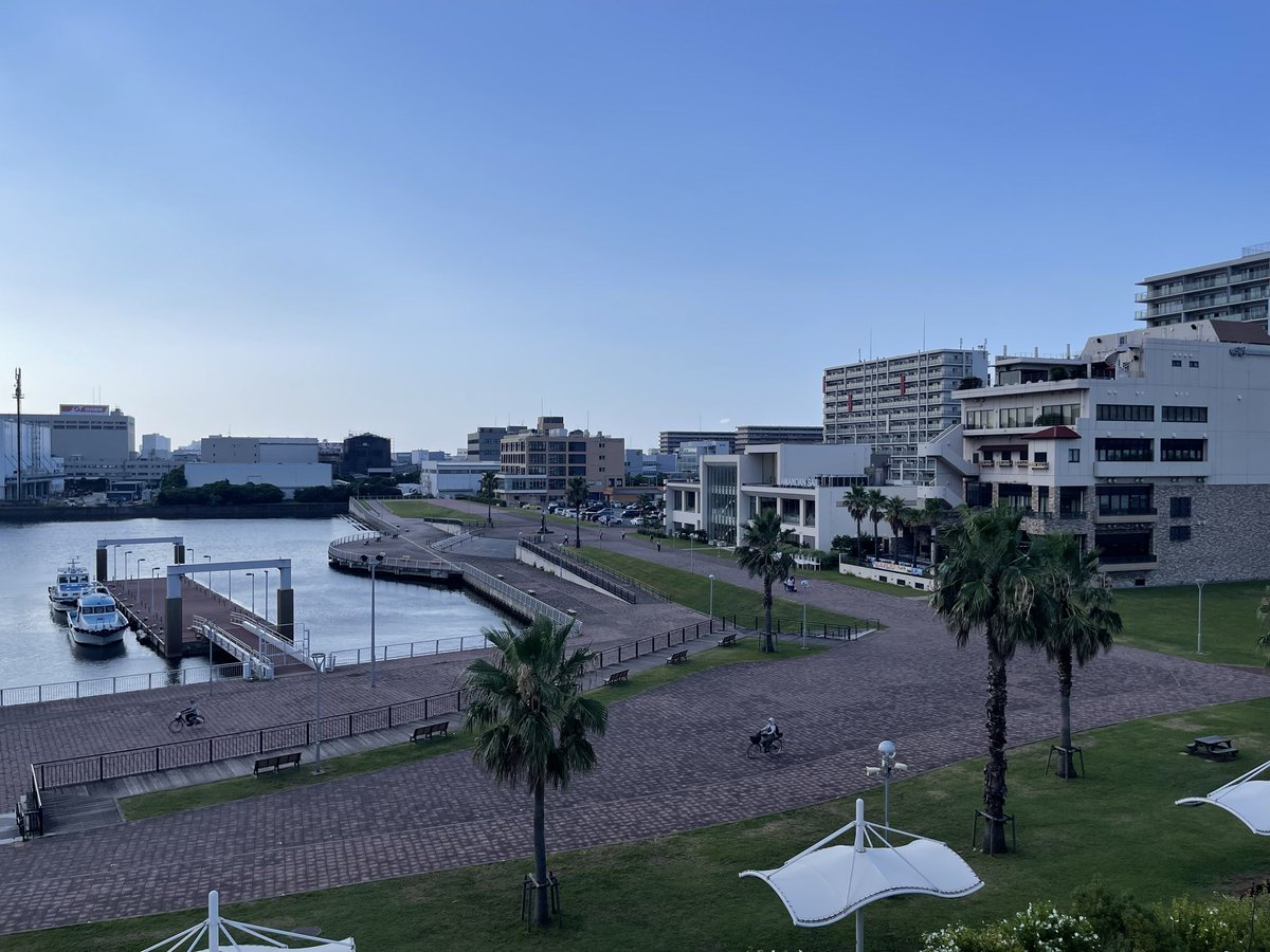 SR2000X's tweet photo. 昼間～夕方の会場ロケーションになります！
昼間は海や船が見えて、爽やかなロケーションとなってます！

所々にベンチや緑があって、ゆっくり落ち着けるイベント会場にもなってます。

エントリーは8月31日まで！
今回はバイクエントリーも受付ております！
固定投稿のQRコードよりお願いいたします。 https://t.co/8wngDJIhur