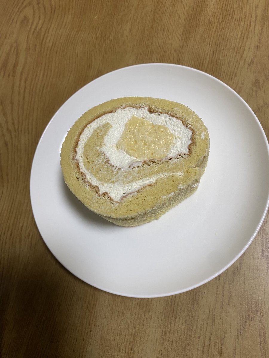 pandamaru03's tweet photo. プリンロールケーキ https://t.co/5C3O0uk91k
