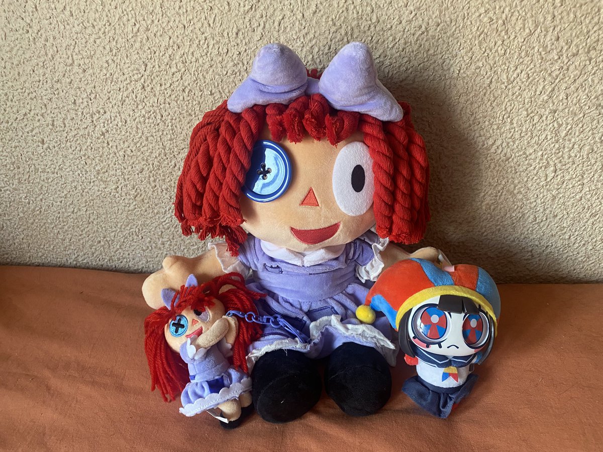 Aliwoon29's tweet photo. por fin me ha llegado el merch de tadc y estoy muy feliz 🙂‍↕️ https://t.co/rsDEOElSjj
