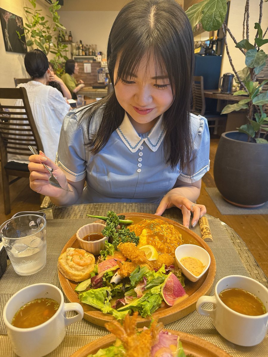 kitaharananase's tweet photo. ずっと麻雀を応援してくれていた友達と久しぶりに会ったよ☺️

力はつけた‼︎‼︎今から麻雀‼︎‼︎
ここ最近負けてるから
今日こそ焼け野原🔥にしてやる‼︎‼︎ https://t.co/ZLL8S2cJ0A