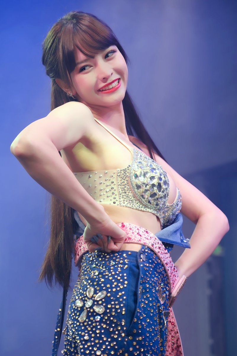 kaoruflower0087's tweet photo. 六本木のステージと撮影会で
継続的に撮ってきたので
れみさんの「美の進化」が
明らかに加速していると感じる

A演目やサンバでの彼女は
最高に美しくセクシー
でも、メドレーで見せる
少女の如き無邪気な笑顔も
この上なくフォトジェニックだ

2026.7.13 #63Angel 1部
@remi_burlesque
#63Angelれみ https://t.co/LfixthJqVd