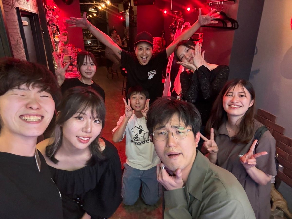 Tsukepuri's tweet photo. やっと土曜日〜🍻✨
1週間頑張ったみんな、お疲れさまです☺️🤍

今日は元気に出勤してます！
たくさん笑って、美味しいお酒飲んで、楽しい夜にしましょ🥂✨

予定がまだ決まってない人も、
一緒に最高の土曜日にしましょ💓
#新宿二丁目 #新宿二丁目バー #ミックスバー
#mixBAR https://t.co/xG7MDPwm8b