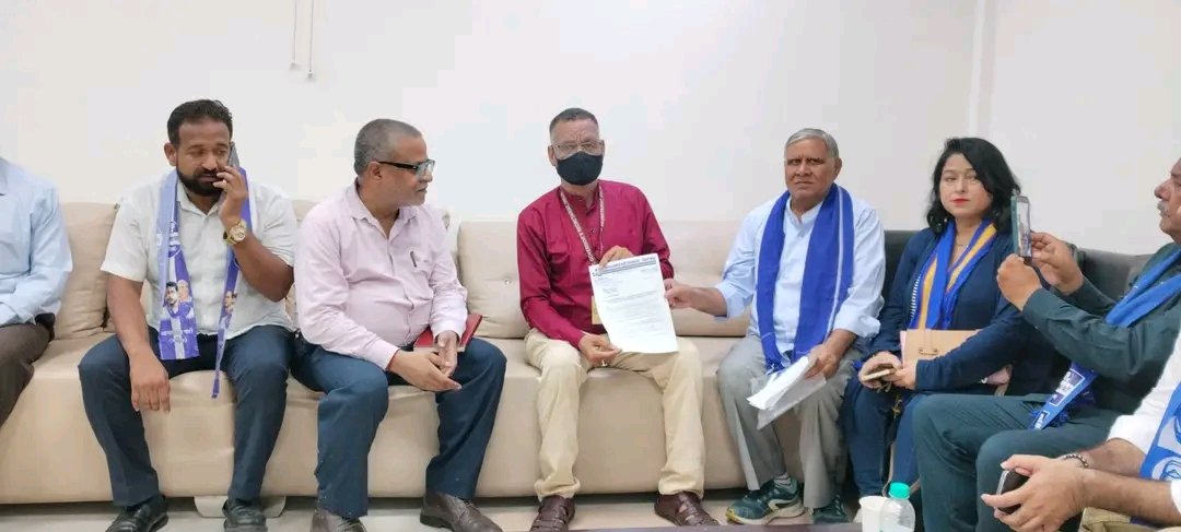 HimanshuValmi13's tweet photo. संघर्ष की जीत हुई।
आज दिल्ली मे धर्मेंद्र प्रधान  इस्तीफा की मांग को लेकर आज़ाद समाज पार्टी के राष्ट्रीय अध्यक्ष सांसद #चंद्रशेखर_आज़ाद_जी के दिशा निर्देशानुसार दिल्ली प्रदेश की टीम ने #LG_house का घेराव किया। 
#उप_सचिवालय को ज्ञापन सौंपा।
@LtGovDelhi https://t.co/aWWXzQxOkF