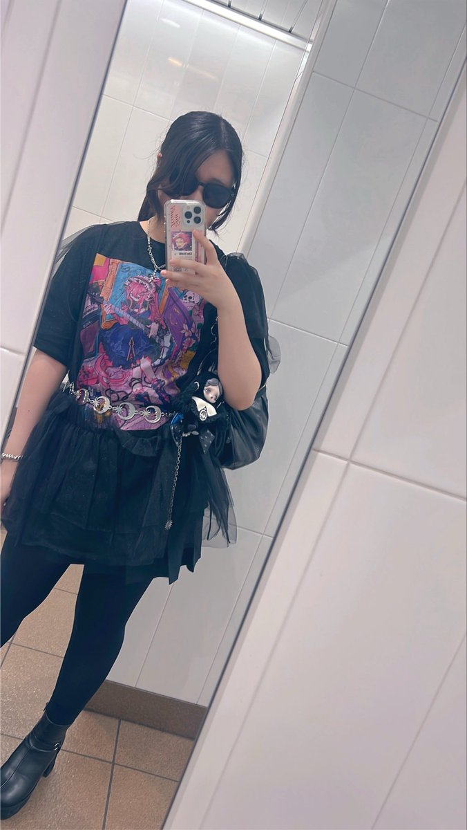 _38lmeo's tweet photo. 今日はカリオペのロックTシャツに黒いチュールを合わせたもの🩷🖤

Today’s look: Calliope rock tee. 🩷🖤
Effortlessly cool with a touch of edge.

Tulle lace and silver accessories add the perfect touch of elegance and edge. 🩶🖤

@moricalliope  #egl  #ootd https://t.co/xECJP2ytnS