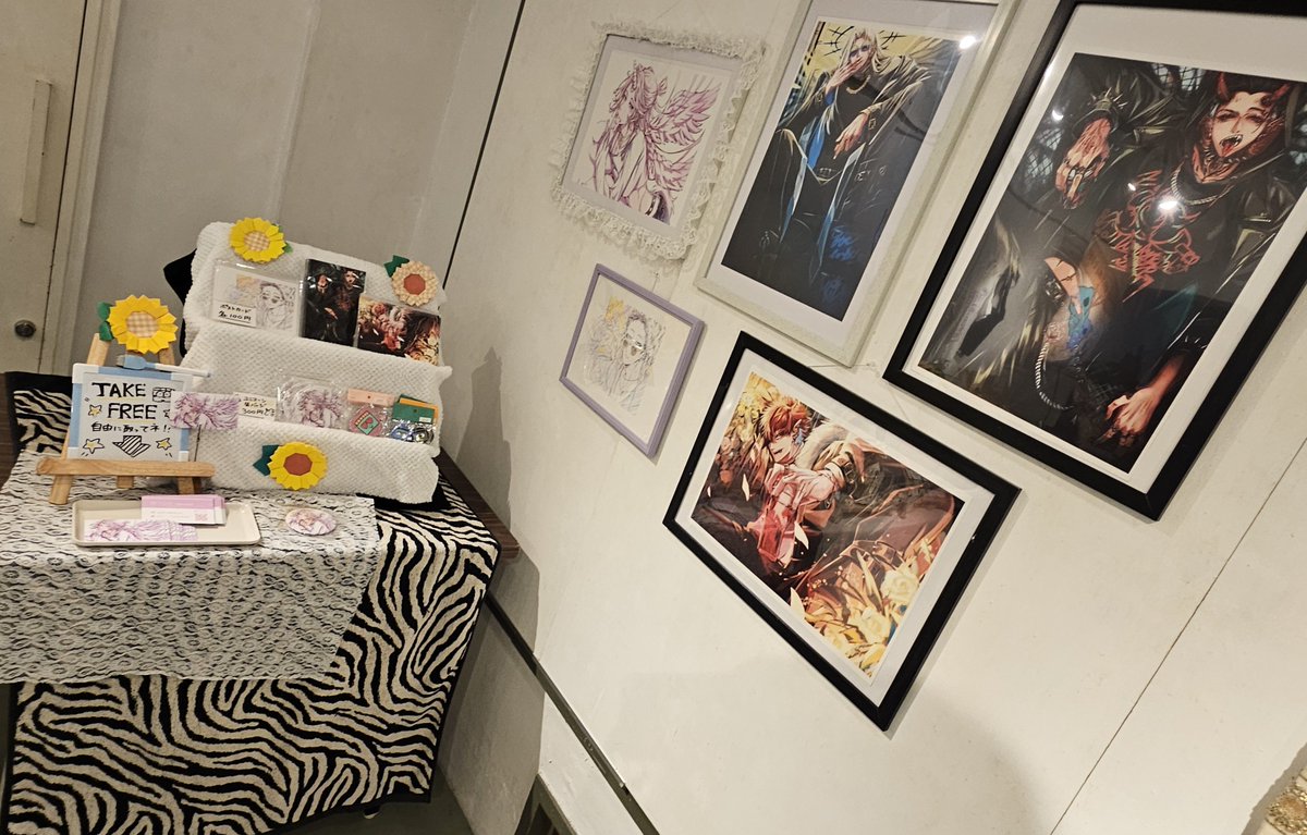pan82_82's tweet photo. 本日FCF展に来てくださった方々ありがとうございます！😭✨

展示した状態の自分の絵を見てもらうっていうのが今回初めてだったのでとても新鮮で、こだわりとか細かく見て貰えて本当に嬉しかったです！！( ˘-˘ )ｼﾞｰﾝ

明日まで開催中です！
ぜひ気軽にお越くださいませ😊🌈
#FukuokaCreatorsFest https://t.co/9Y7dYXqJQN
