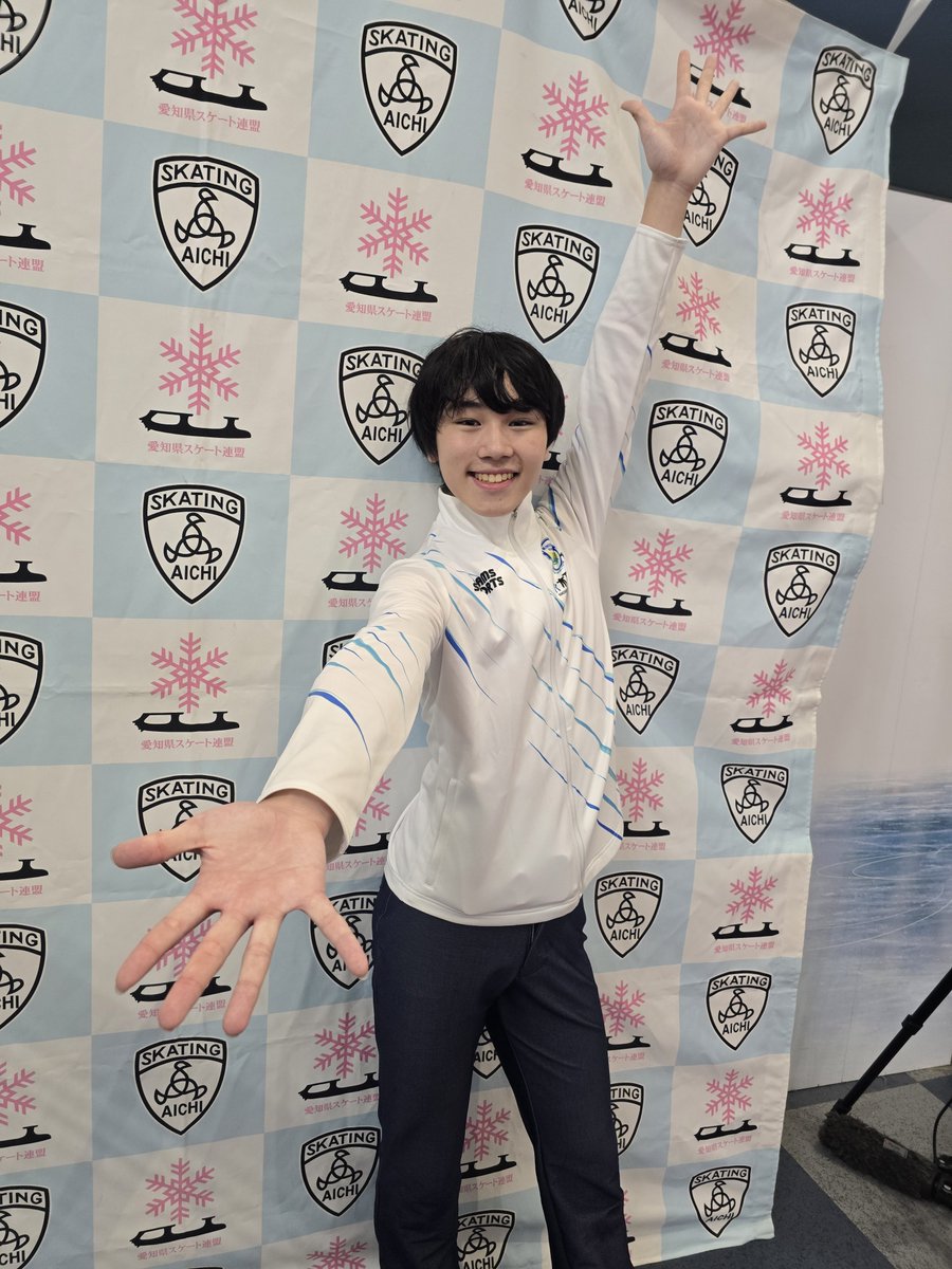 online_on_ice's tweet photo. 🍉みなとアクルス杯2026🐉
ジュニア男子FS

🥇#高橋星名 選手
新プログラム🎶West Side Story(振付:ケイトリン・ウィバー)を初披露✴️
「独創的な振付が好きで一度はお願いしたい❗」と今季初タッグ🤝今までの中でトップ3に入るほどお気に入り💓
特にコレオの盛り上がりに繋がる部分に注目💡一週間ぶりに跳んだ4Sは転倒も…魅力たっぷりの演技で125.90をマークしました✨

🗣️昨シーズン逃してしまったJGPファイナル出場が一番の目標🔥

#みなとアクルス杯 #フジスケ #figureskating #SenaTAKAHASHI #衣装は仮です🤫
